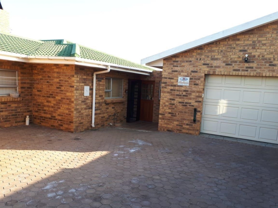 4 Bedroom Property for Sale in Menkenkop Western Cape